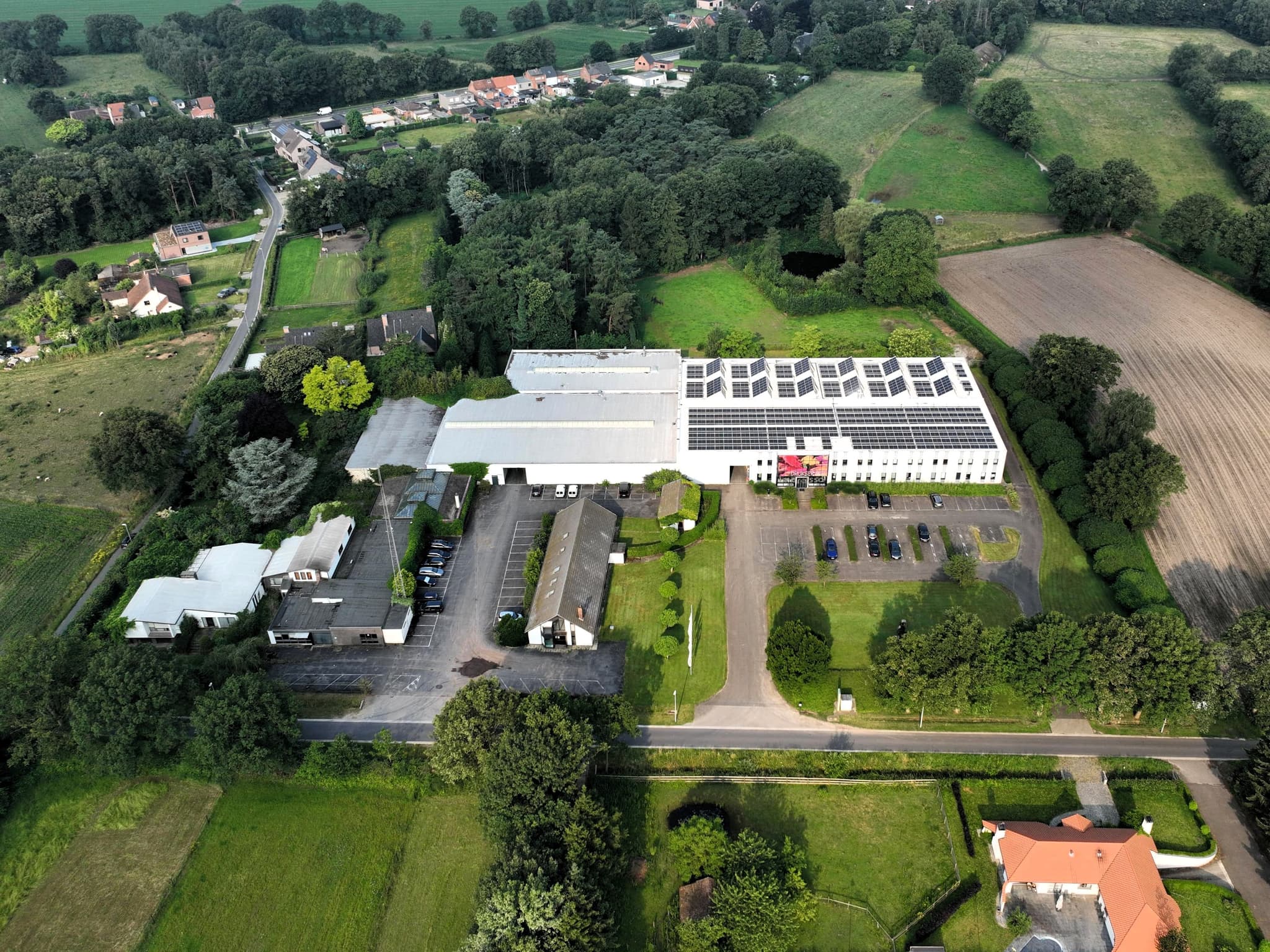 Geïntegreerde opmeting van industriële bedrijfssite Drukservice Impressa in Herentals, combinatie van 3D-scanning, dronefotogrammetrie en landmeetkunde