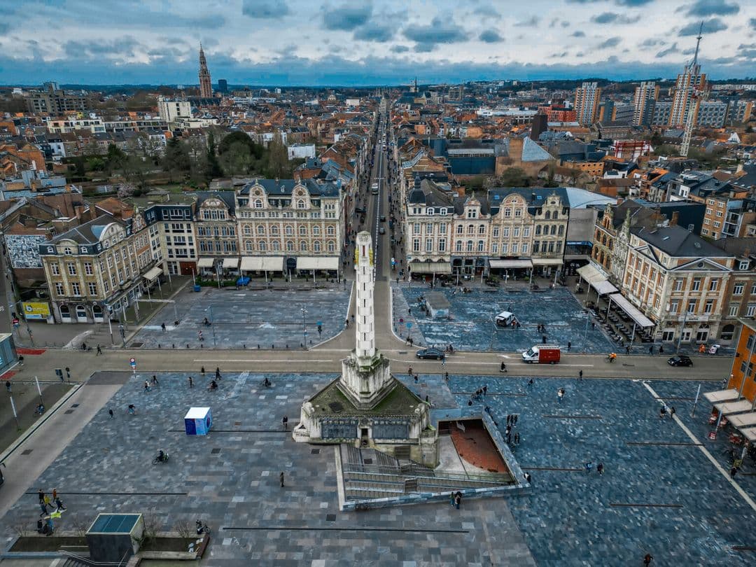 Topografische detailopmeting van Martelarenplein in Leuven, GRB-conforme opmeting van openbaar domein als basis voor heraanleg